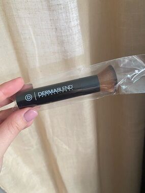 ⚜️ 5 for $25 ⚜️- Dermablend Kabuki-Style Brush